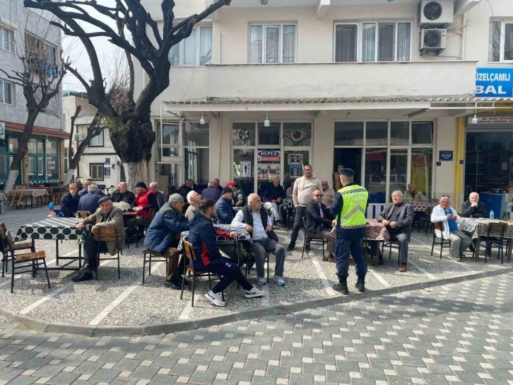 Jandarma Ekiplerinden Kuşadası’nda Trafiğe Dikkat Bilgilendirmesi