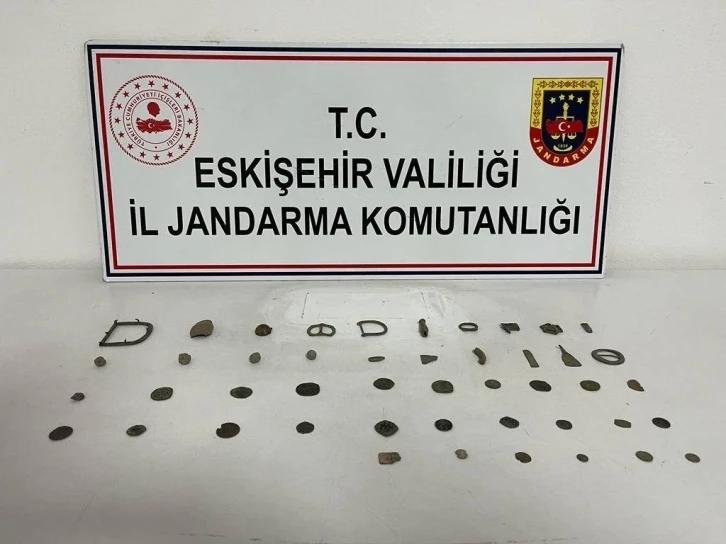 Jandarma ekiplerinden tarihi eser operasyonu
