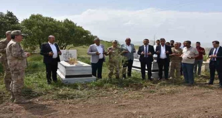 Jandarma Genel Komutanı Orgeneral Arif Çetin, Siirt’te şehitlik ziyaretinde bulundu