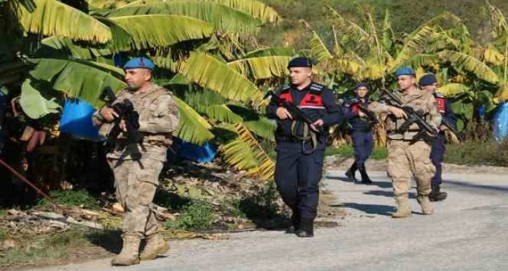 Jandarma komandolar narenciye hırsızları için nöbette