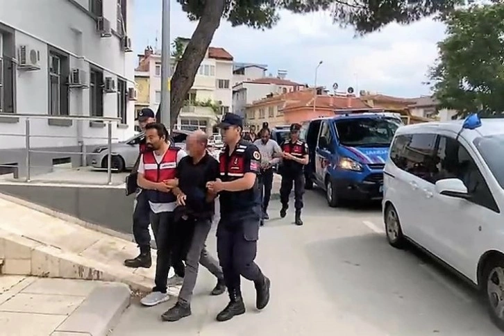 Jandarma korkusundan yüzündeki beni aldırdı