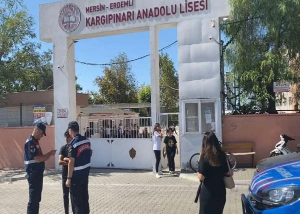 Jandarma, okul önlerinde güvenlik tedbirlerini artırdı