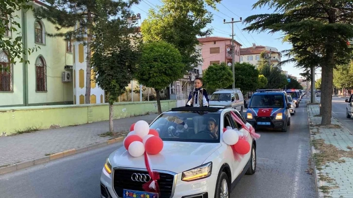 Jandarma şehit arkadaşlarının emanetine böyle sahip çıktı
