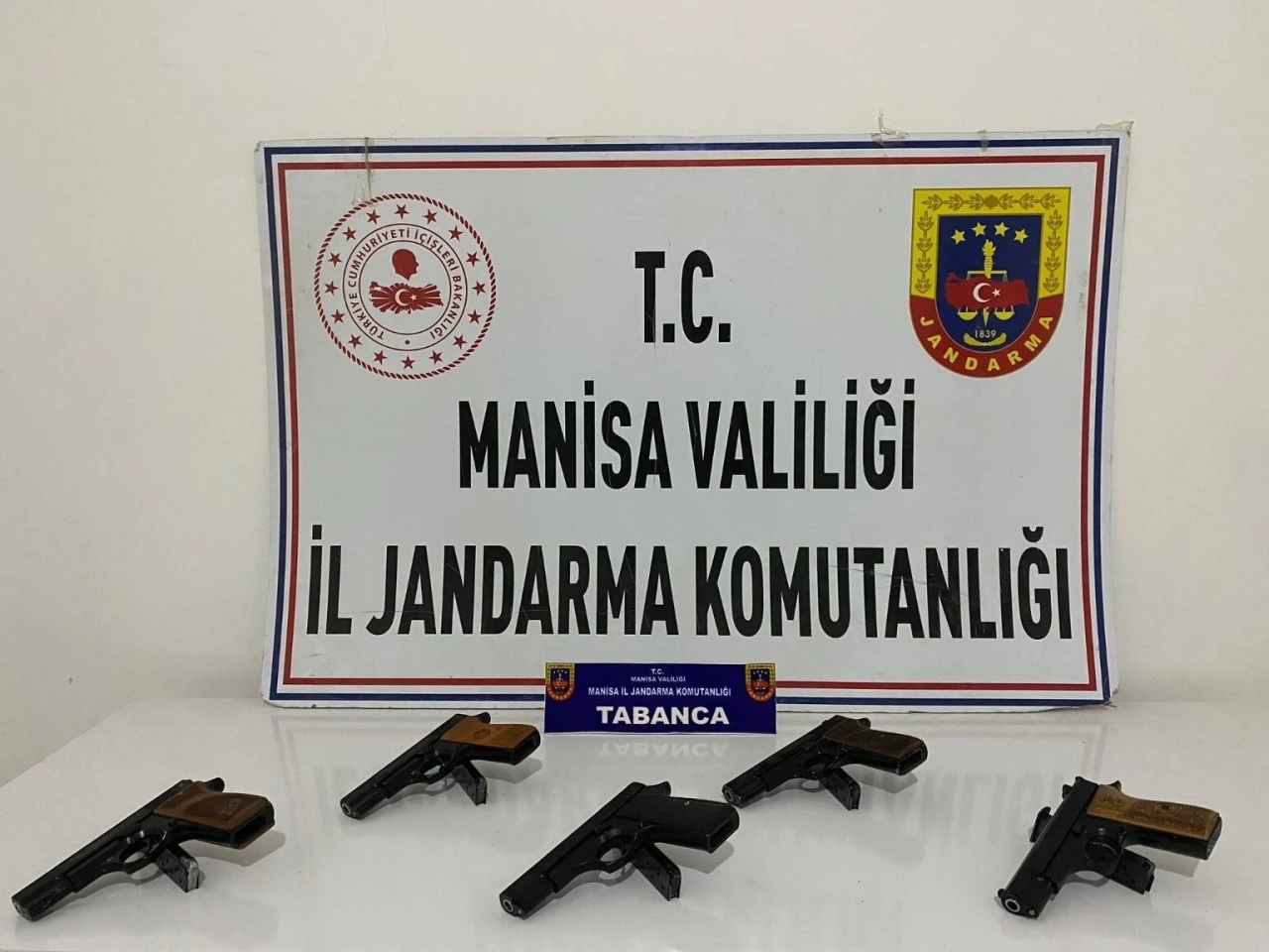 Jandarma, silah kaçakçılığına geçit vermiyor
