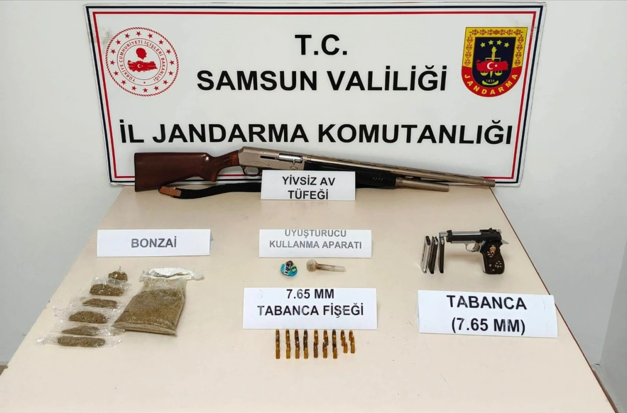 Jandarma silah ve uyuşturucu ele geçirdi
