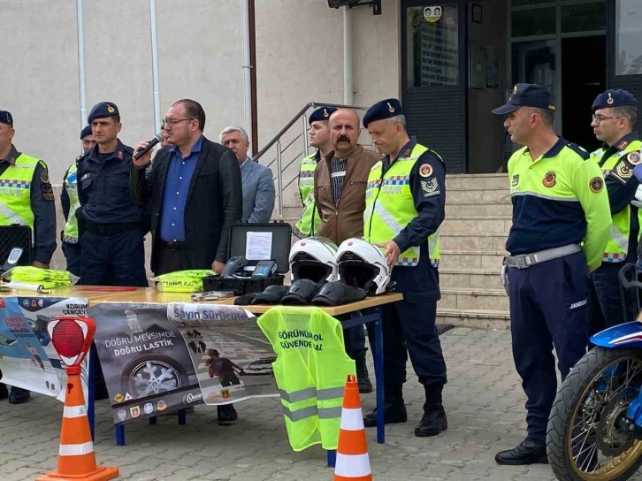 Jandarma trafik ekibinden okulda trafik güvenliği eğitimi
