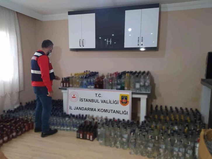 Jandarma yılbaşı öncesi ele geçirdiği sahte içkileri sergiledi
