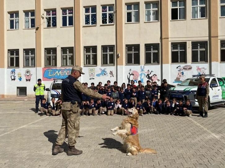 Jandarmadan bilgilendirme ve tanıtım etkinliği
