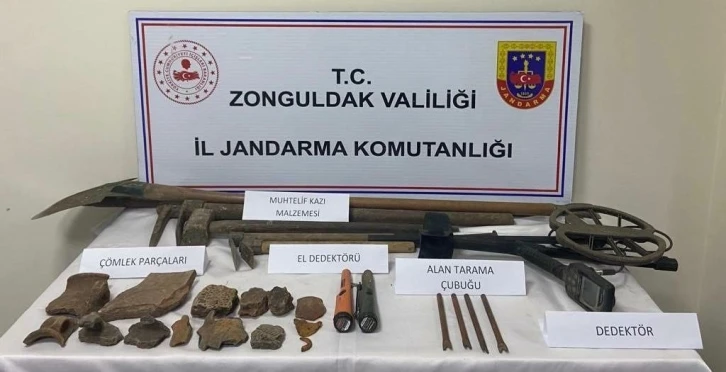 Jandarmadan kaçak kazı yapanlara suçüstü
