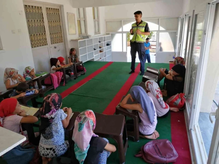 Jandarmadan Kur’an Kursu öğrencilerine trafik eğitimi
