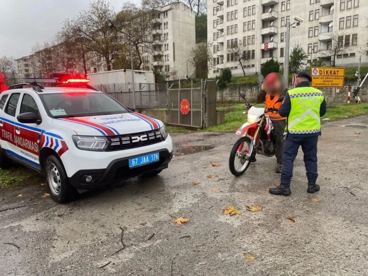 Jandarmadan motosiklet ve bisiklet kullanıcılarına trafik denetimi
