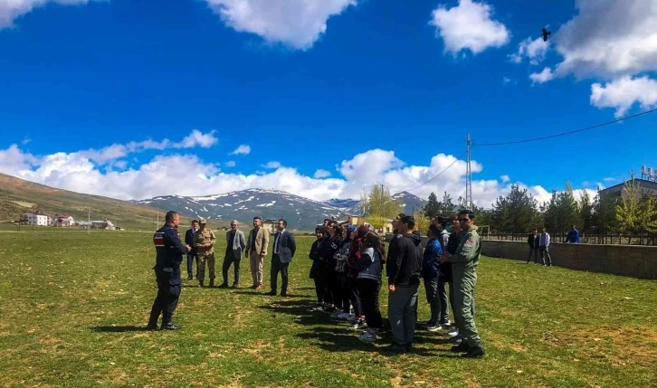 Jandarmadan öğrencilere dron eğitimi
