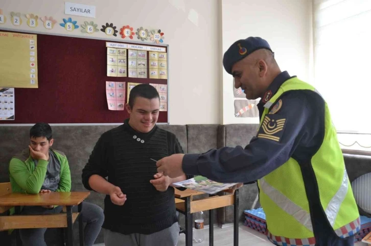 Jandarmadan özel eğitim öğrencilerine özel ziyaret
