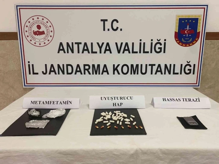 Jandarmadan uyuşturucu tacirlerine operasyon
