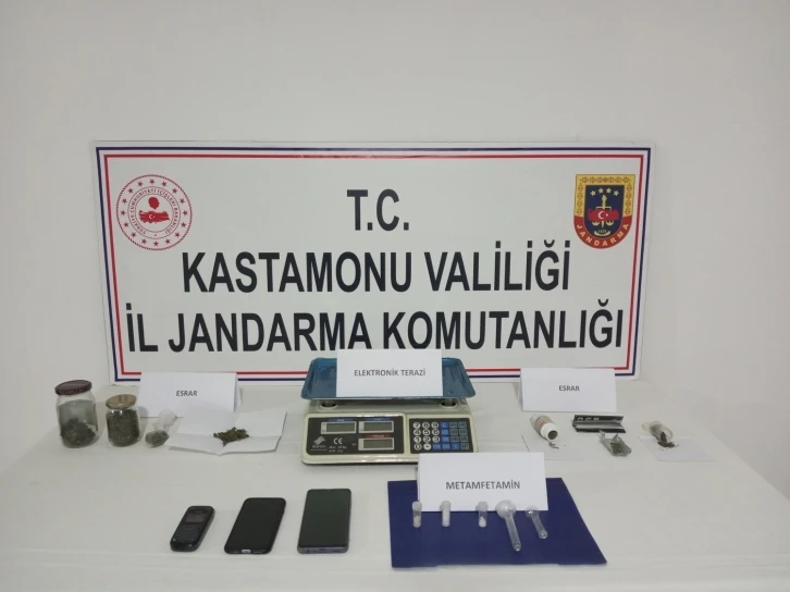 Jandarmanın durdurduğu araçta uyuşturucu ele geçirildi: 1 gözaltı
