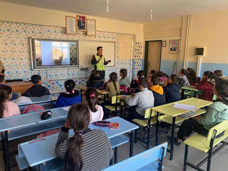 Jandarmanın güvenli trafik için eğitim ve denetimleri devam ediyor
