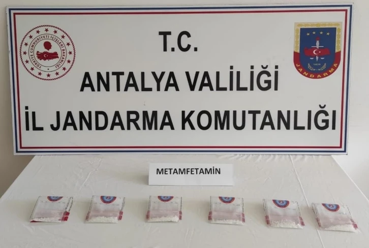 Jandarmanın yakaladığı şahsın üzerinden metamfetamin çıktı
