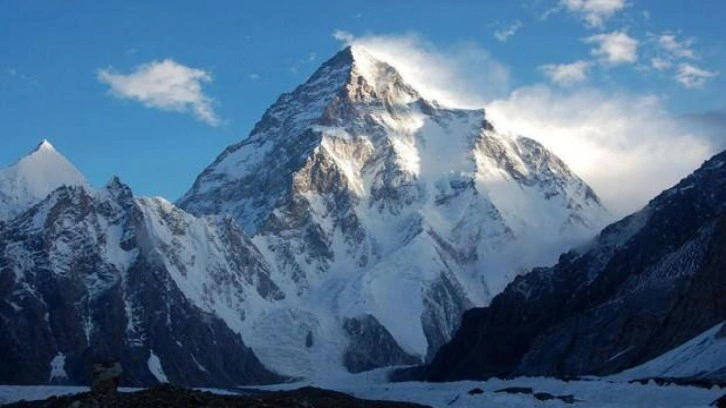 K2 Dağı'nın zirvesine tırmanan İngiliz dağcı öldü