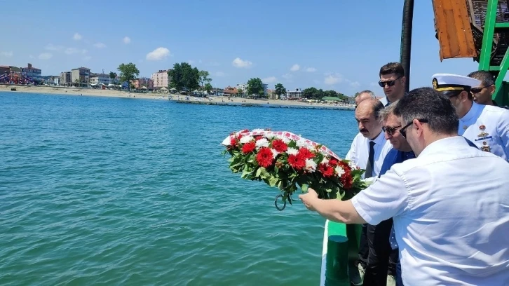 Kabotaj Bayramı kutlamasında korku dolu anlar, protokol teknesi restorana çarptı
