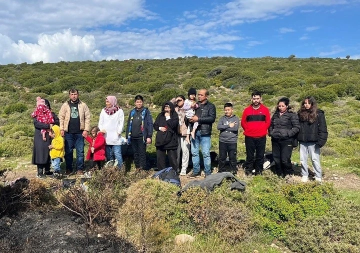 Kaçak göçmenler, Sahil Güvenlik Özel Harekat ekiplerince yakalandı
