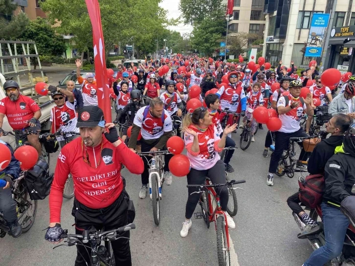 Kadıköy’de ’19 Mayıs Gençlik Şöleni’ bisiklet turu ile renkli görüntüler oluşturdu
