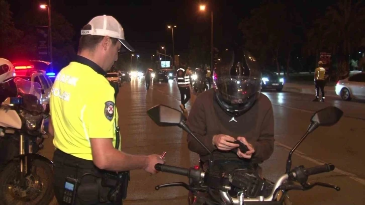 Kadıköy’de abartı egzoz ve modifiye denetimi yapıldı
