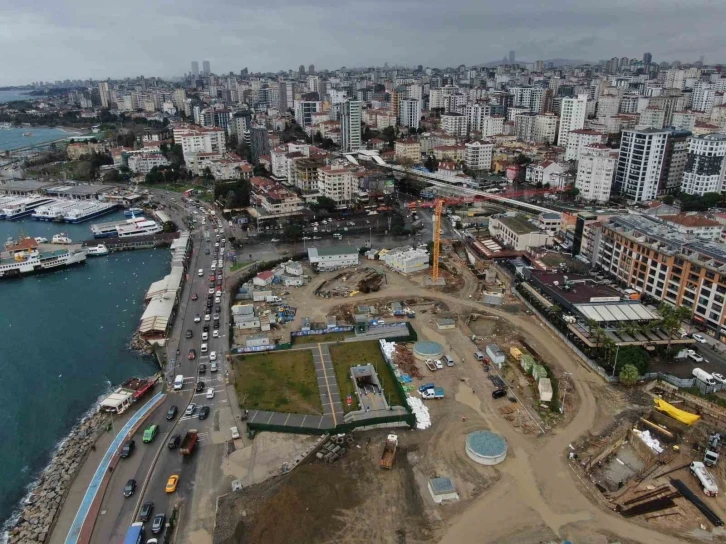 Kadıköy’de Bağdat Caddesi girişine metro engeli: Uzun araç kuyrukları oluştu
