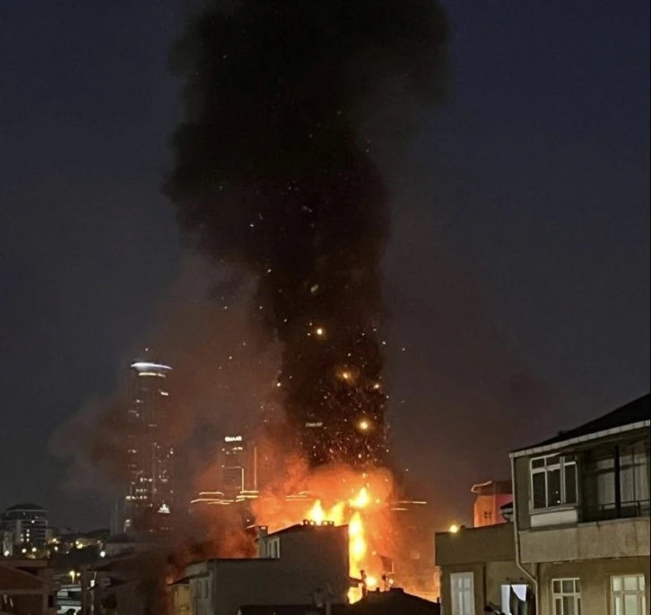 Kadıköy’de binada doğal gaz patlaması
