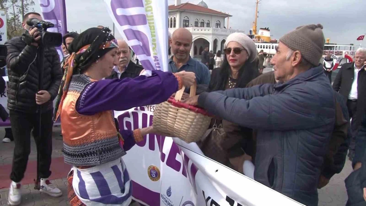 Kadıköy’de Ordu Günleri tanıtımında tonlarca fındık dağıtıldı
