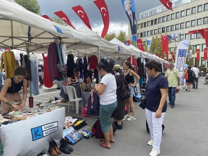 Kadıköy’de ‘Yeniden Kullanım Pazarı’na yoğun ilgi
