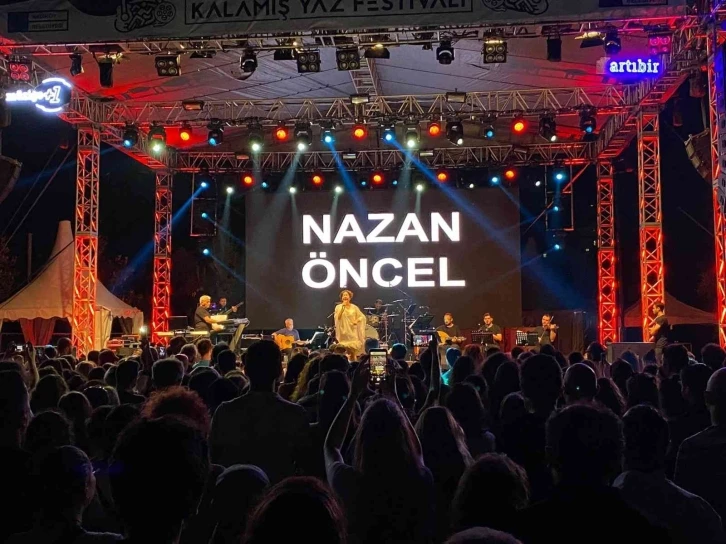 Kadıköy Kalamış Yaz Festivali’nde Nazan Öncel rüzgarı esti
