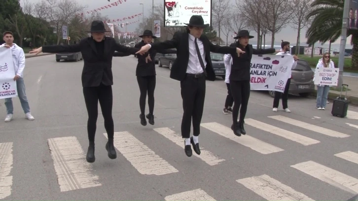 Kadıköy trafiğinde "moonwalk" dansı
