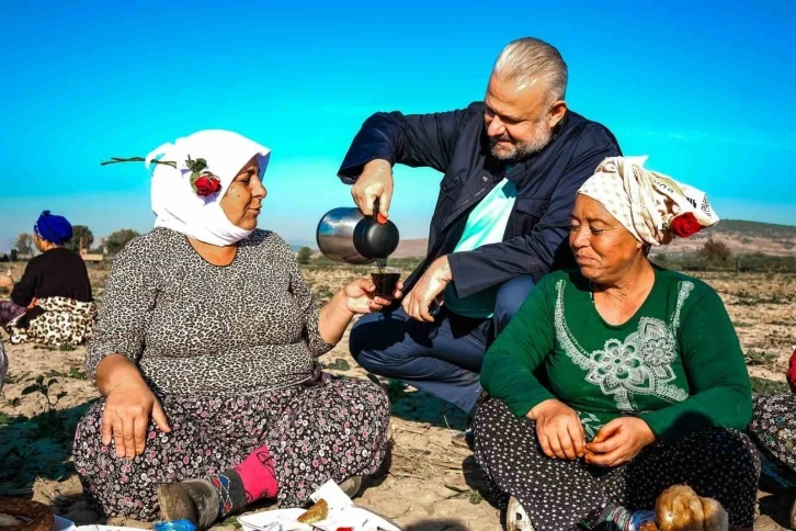 Kadın çiftçilere çaylar Başkan Vekili Pehlivan’dan
