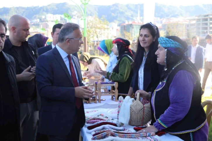 Kadın kooperatifleri el sanatları satış noktası Çay Çarşısı’nda açıldı
