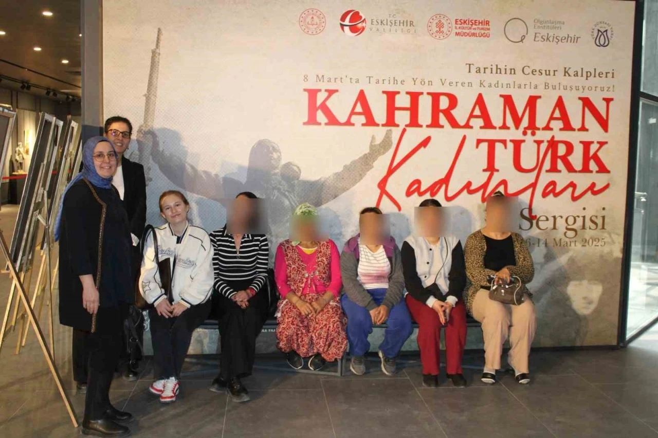 Kadın yükümlüler ’Kahraman Türk Kadınları Sergisi’ni inceledi
