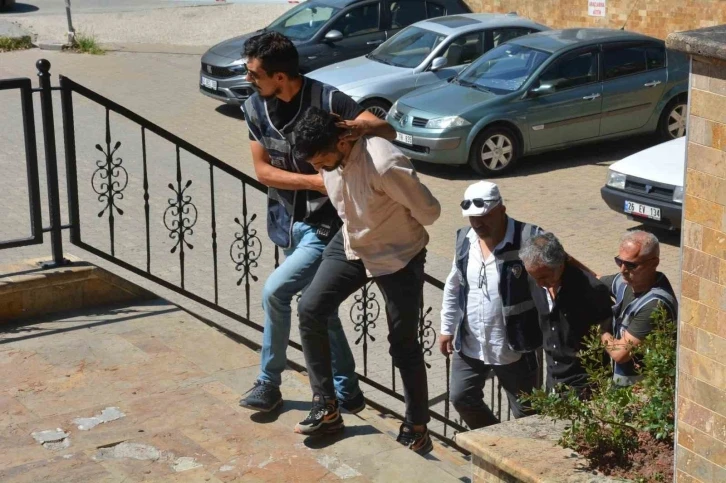 Kadının parmaklarını kesen oğlu ve babası tutuklandı
