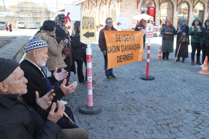 Kadınlar koca cinayetine kurban giden Ece’yi ölüm yıldönümünde andı
