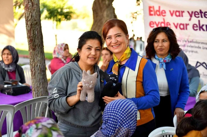 Kadınların ürettiği oyuncaklar çocuklara dağıtılıyor
