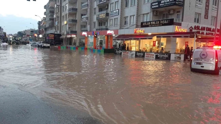 Kadirli’de şiddetli yağmur su taşkınlarına neden oldu
