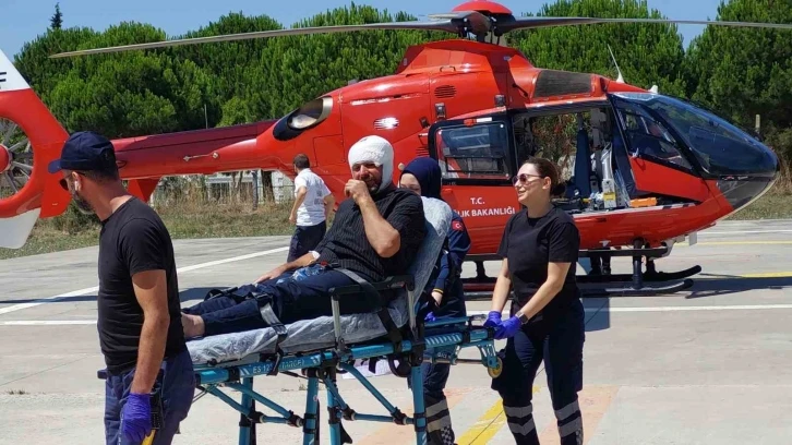 Kafasına harç makinesinin demiri çarpan şahsın yardımına ambulans helikopter yetişti
