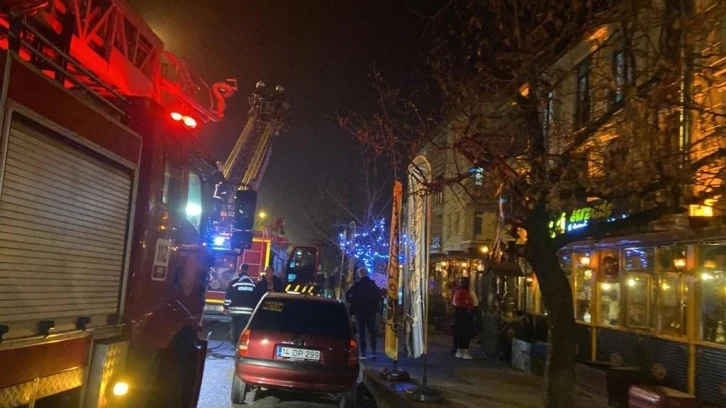 Kafenin bacasında çıkan yangın büyümeden söndürüldü
