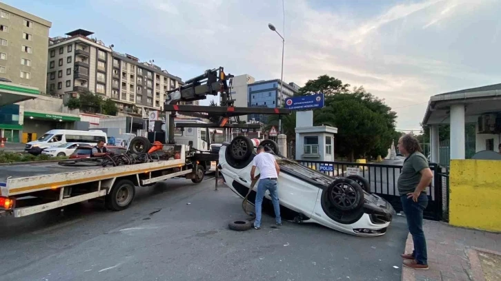 Kağıthane’de takla atan otomobil, Emniyet Müdürlüğü’nün önüne uçtu
