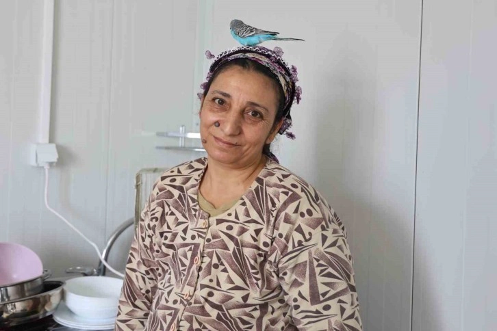 Kahramanmaraş merkezli depremde hayatını kuşuna borçlu bir kadın!