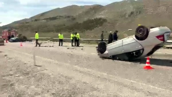 Kahramanmaraş'ta 2 otomobil kafa kafaya çarpıştı: 4 ölü, 3 yaralı