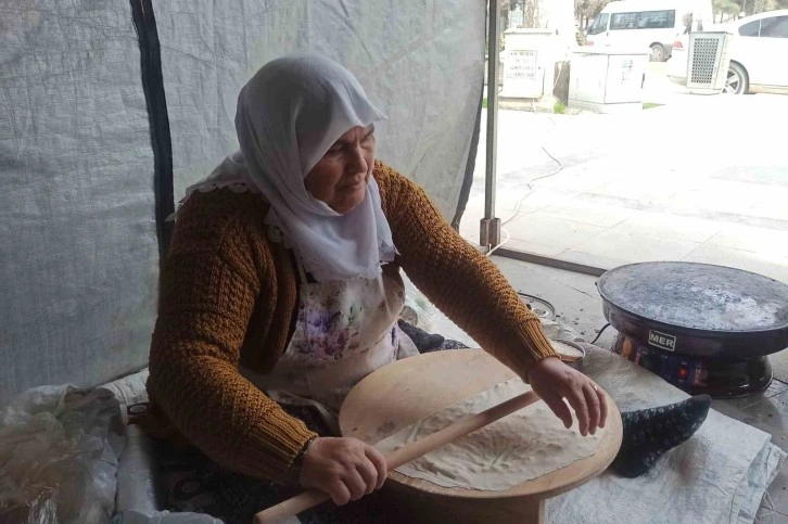 Kahramanmaraş'ta Depremzede Kadın, Geçimini Gözlemelerle Sağlıyor