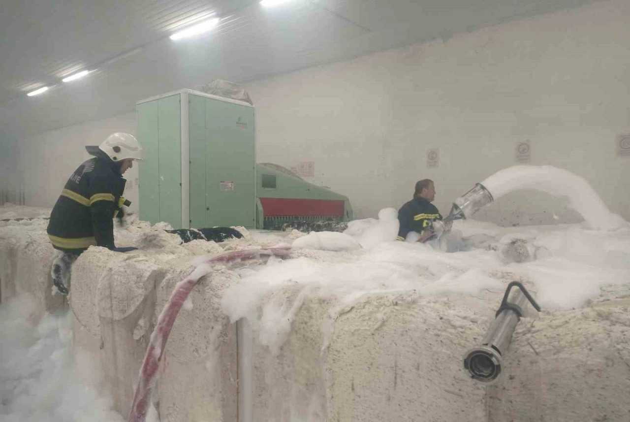 Kahramanmaraş’ta fabrika yangını söndürüldü