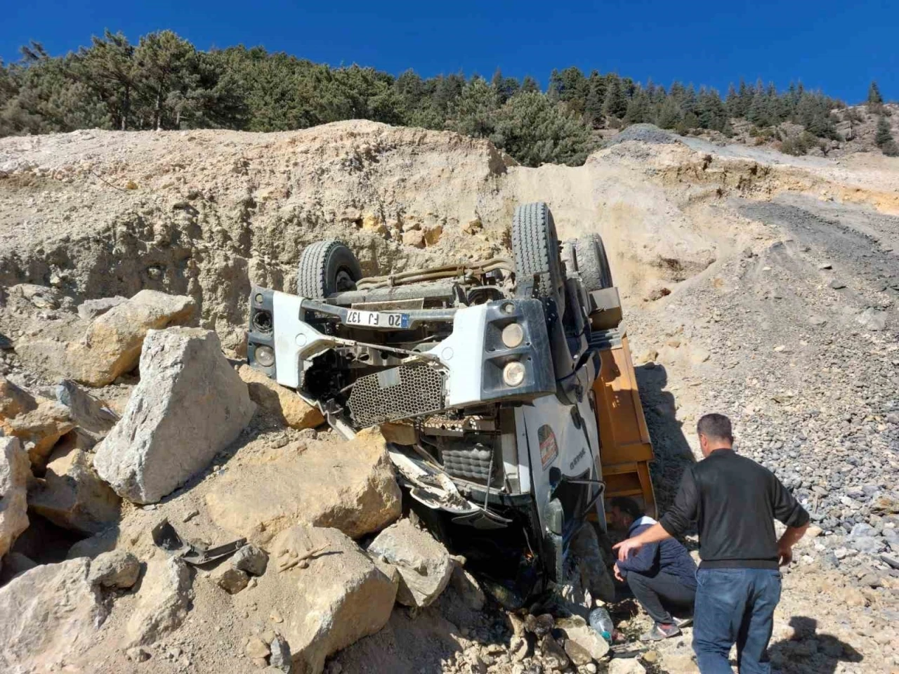 Kahramanmaraş’ta hafriyat kamyonu devrildi: 1 yaralı
