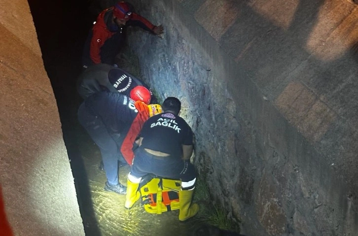 Kahramanmaraş'ta İtfaiye Ekipleri Sürücüyü Kurtardı