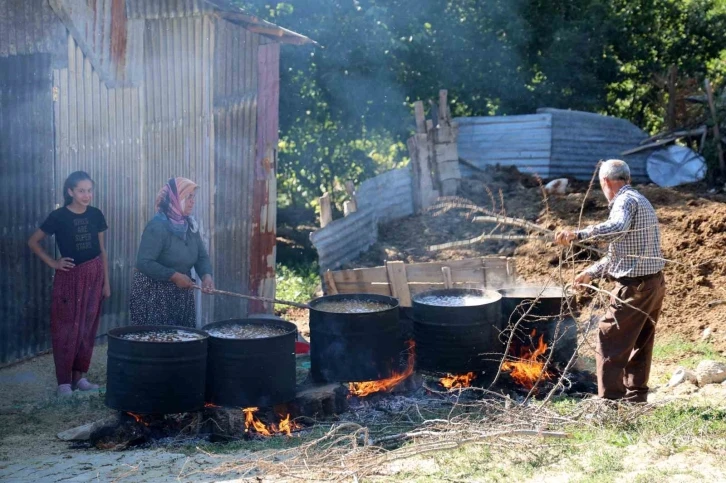 Kahramanmaraş’ta kazanlarda kaynatılan buğday organik bulgur haline getiriliyor
