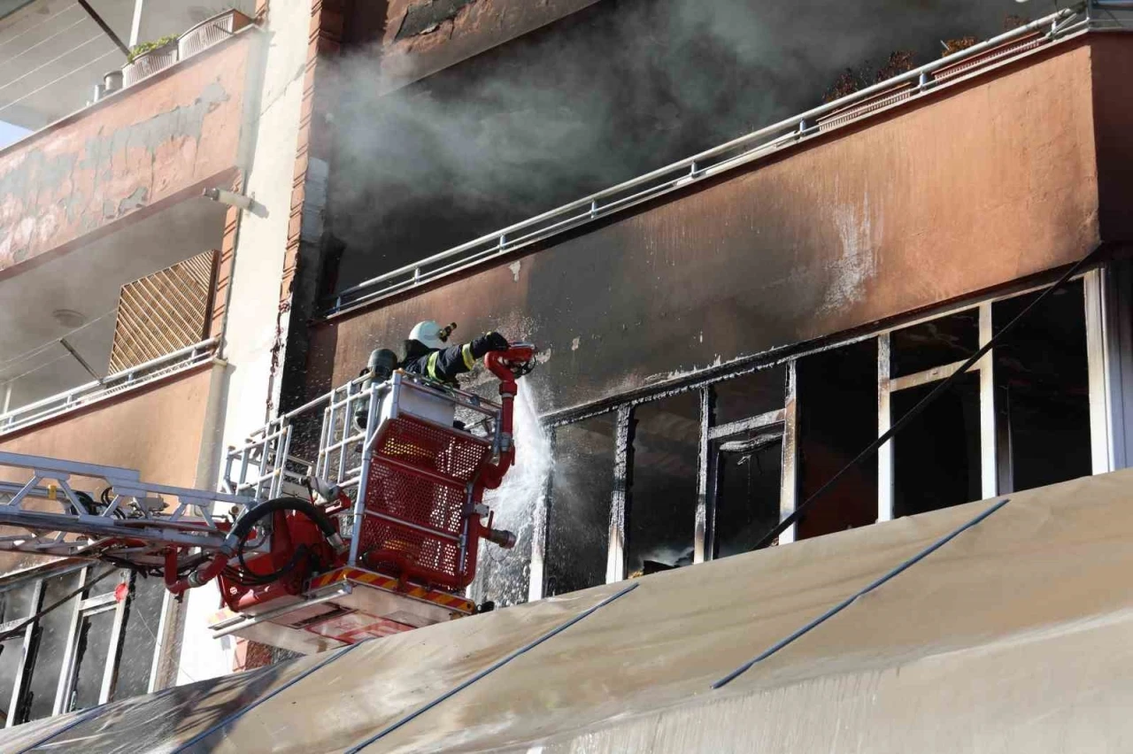 Kahramanmaraş’ta market deposunda yangın
